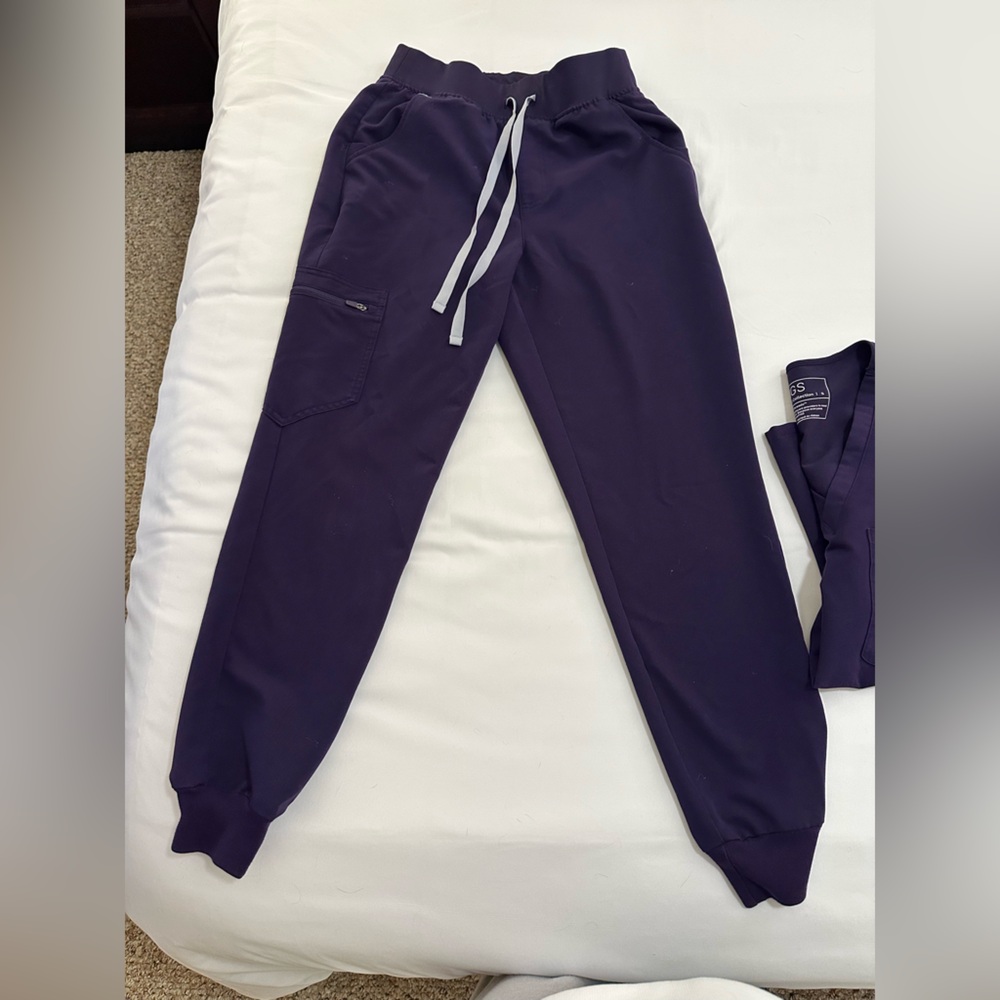 Figs Deep Purple Scrub Set